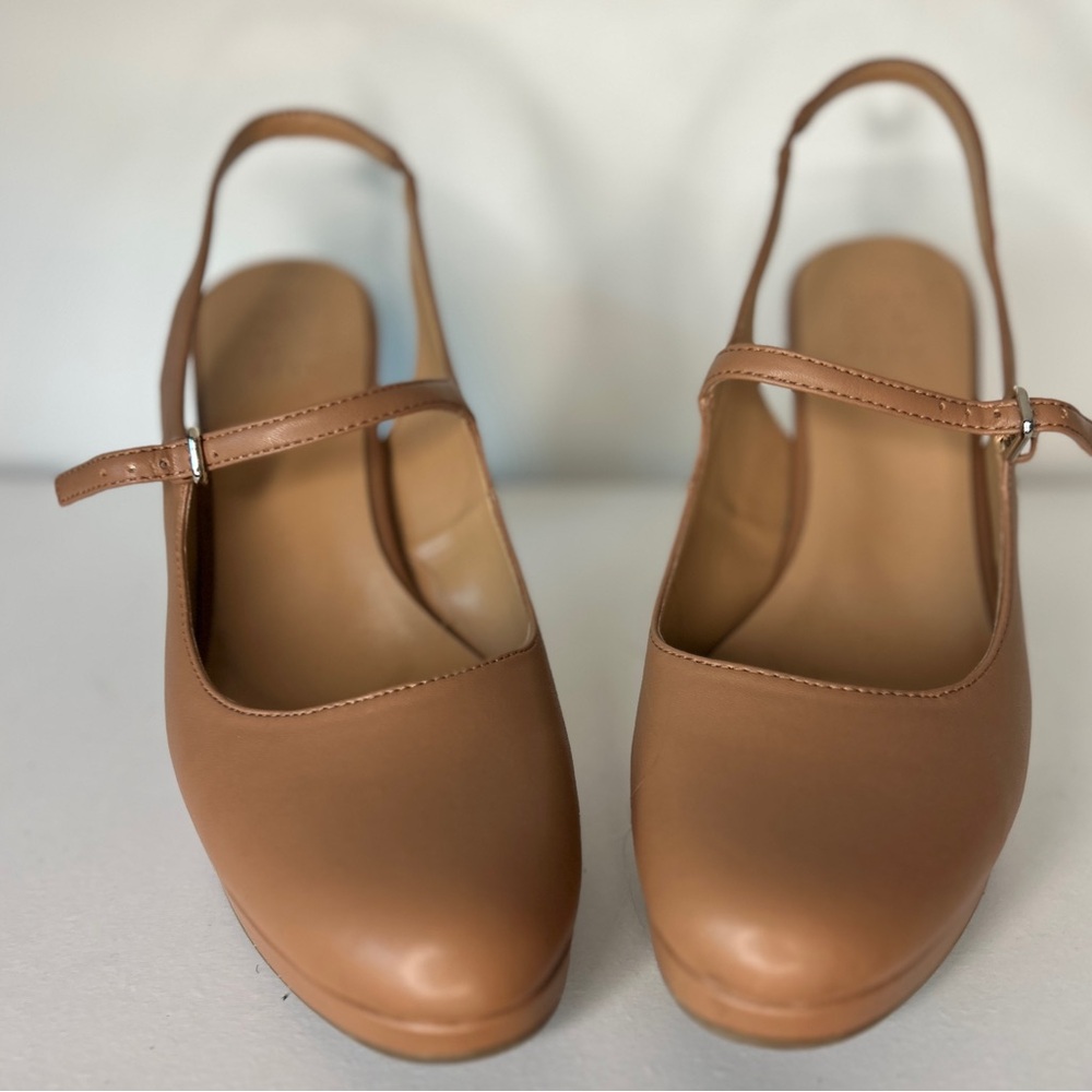 Chic Tan Slingback Heels